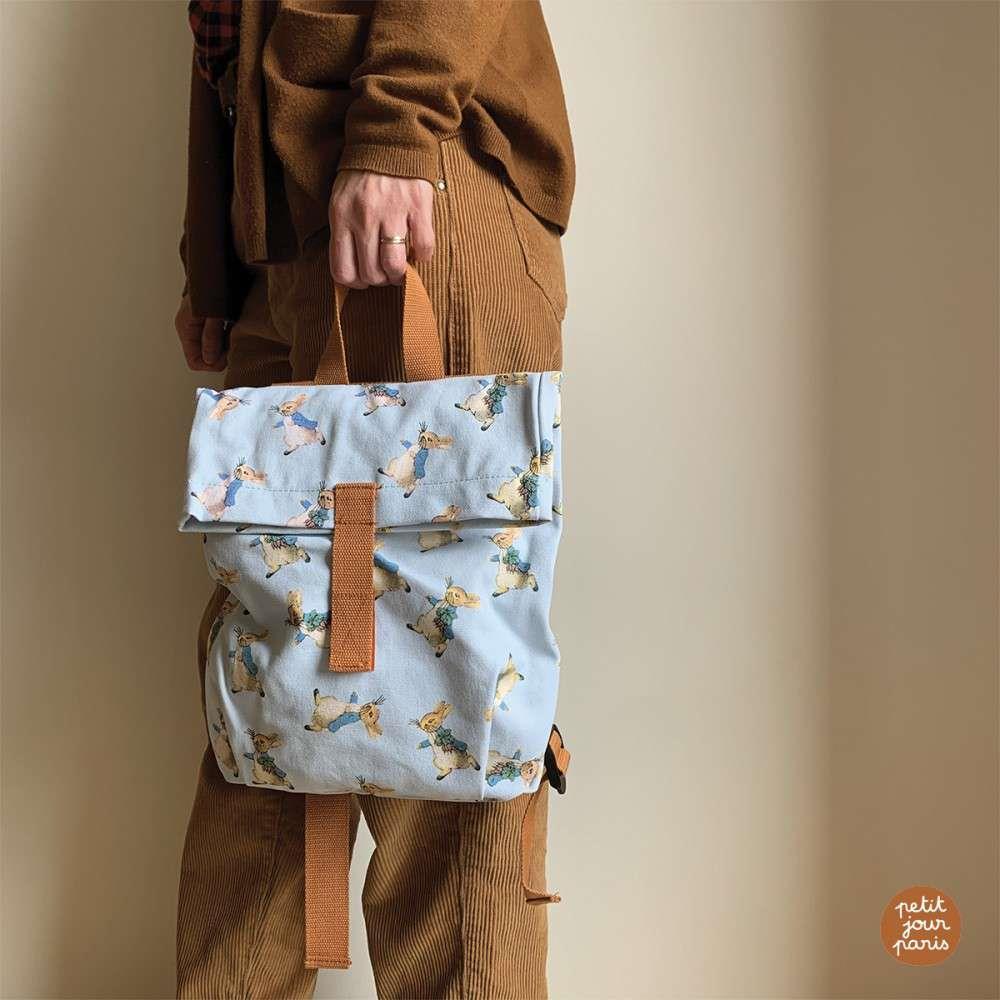 Mochila Roll Top Peter Rabbit Azul e Castanho 30x28cm - Image 2