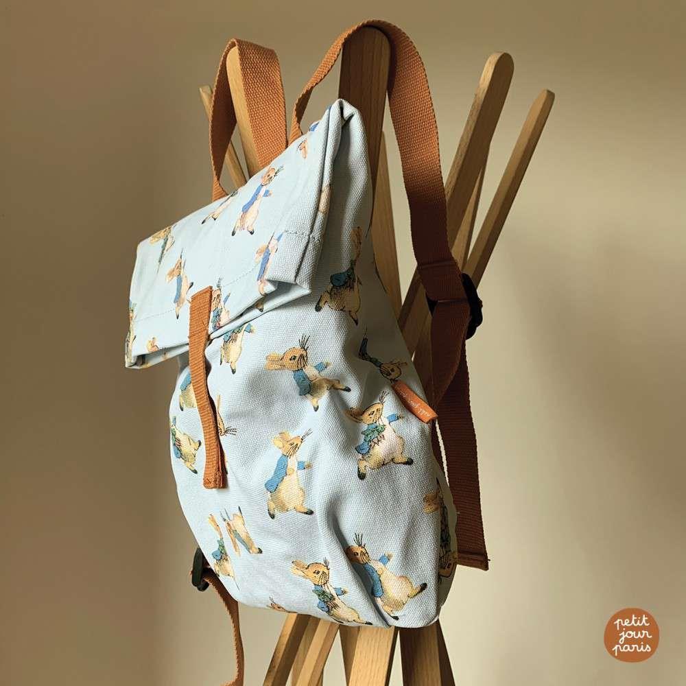 Mochila Roll Top Peter Rabbit Azul e Castanho 30x28cm - Image 4