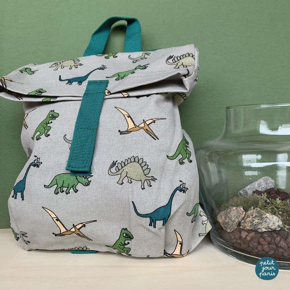 Mini Mochila Petit Jour Roll Top Dinossauros Verde 30x28cm - Image 2