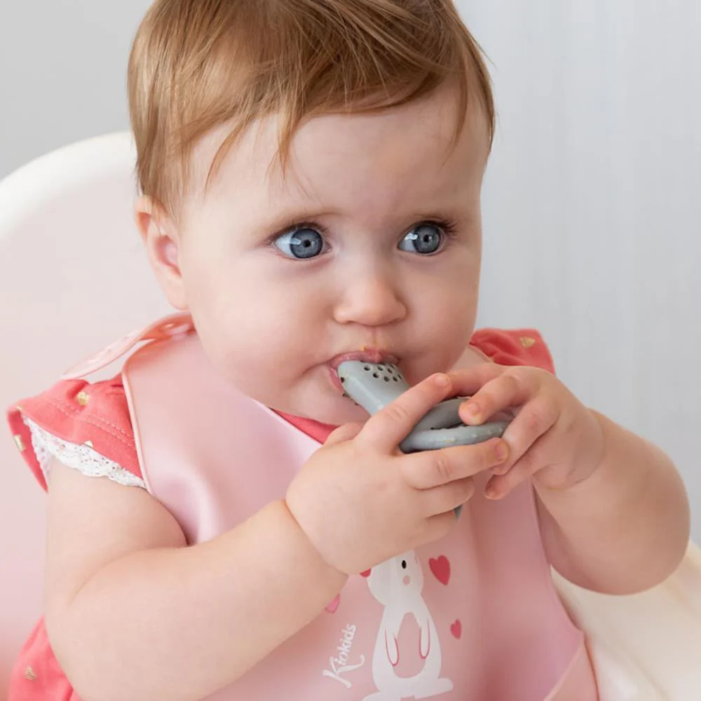 Dispensador de Alimentos em Silicone com Tampa KioKids Cinza - Image 5