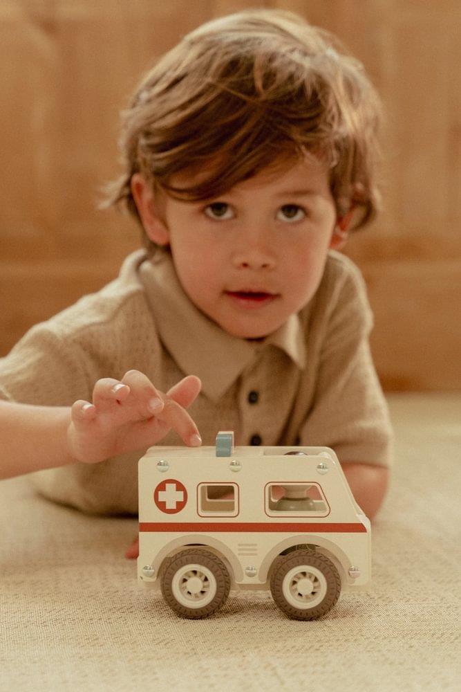 Ambulância com Figura em Madeira Little Dutch - Image 7