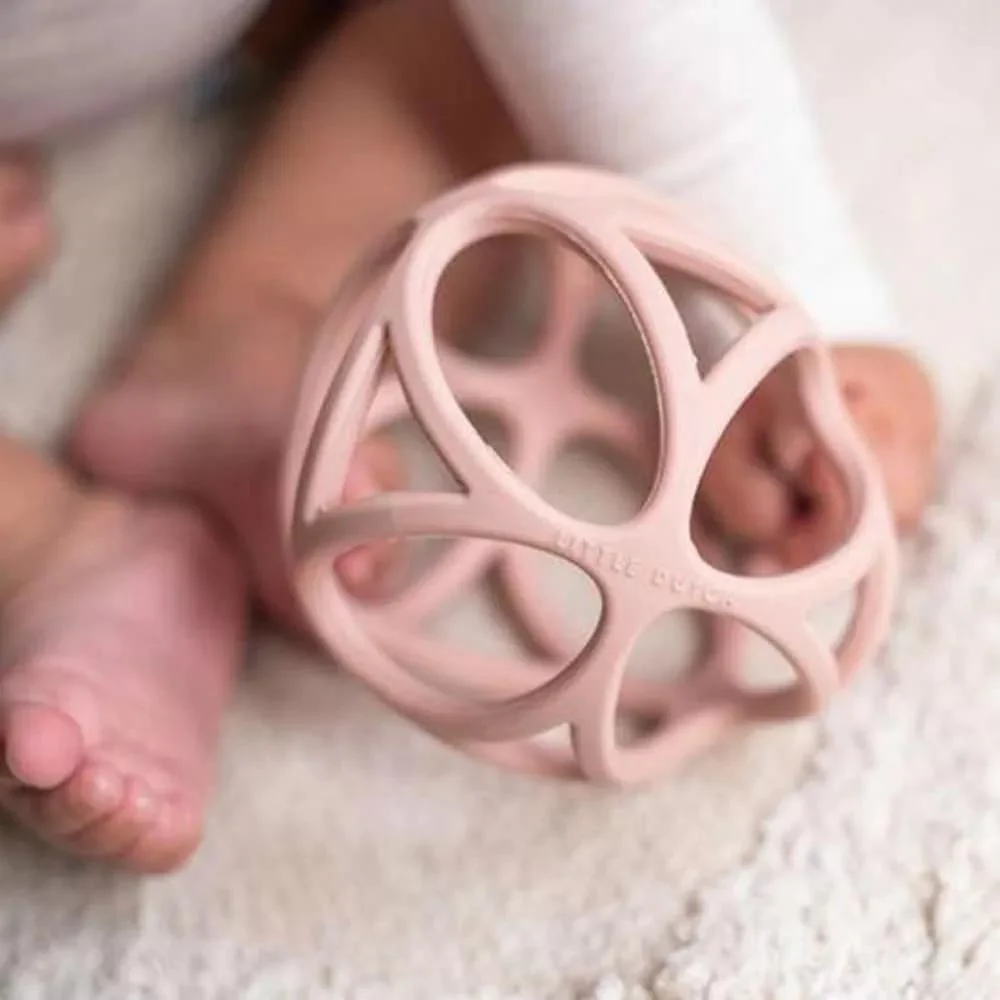 Bola Mordedor em Silicone Little Dutch Rosa - Image 4