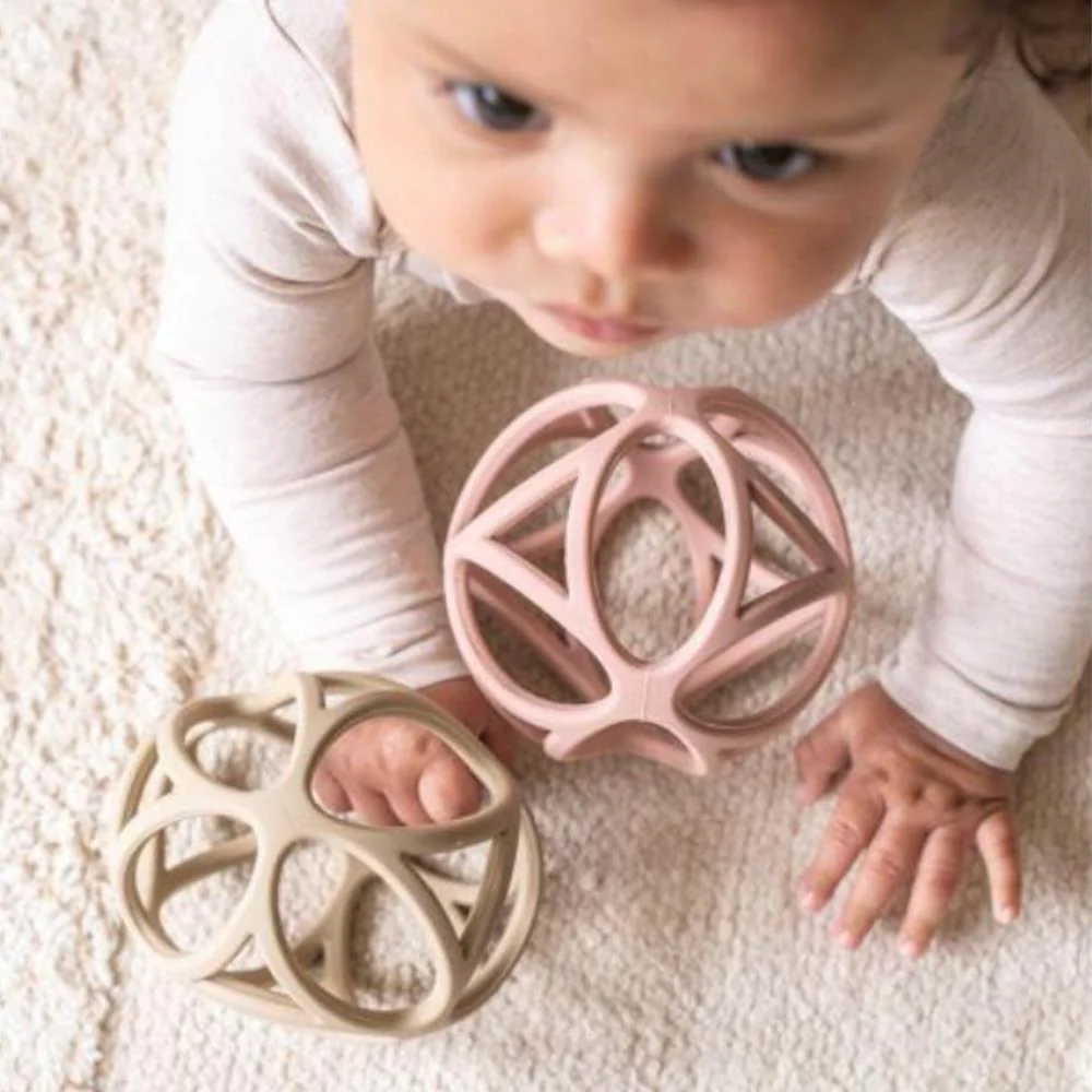 Bola Mordedor em Silicone Little Dutch Rosa - Image 7
