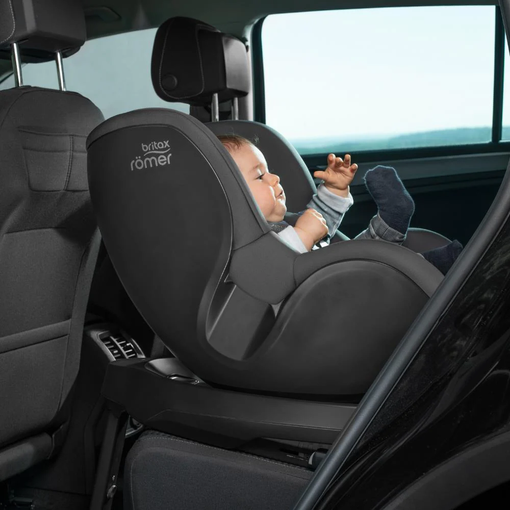 Britax Römer DualFix M Plus Midnight Grey 61-105cm - Image 11