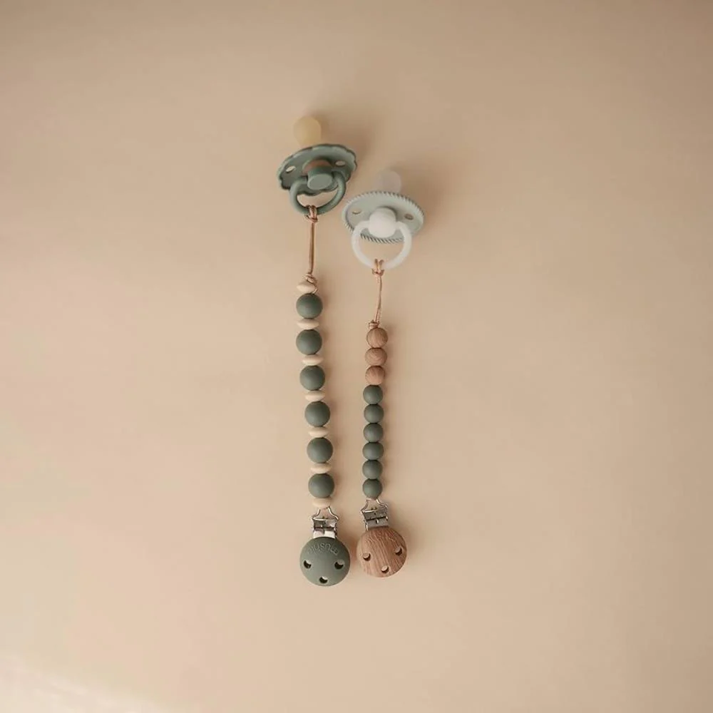 Corrente para Chupeta em Silicone Mushie Luna Dried Thyme - Image 2