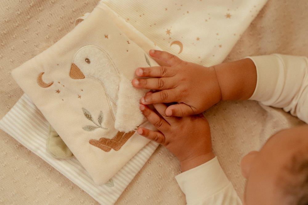 Livro de Atividades Little Dutch Newborn Naturals Beige - Image 11