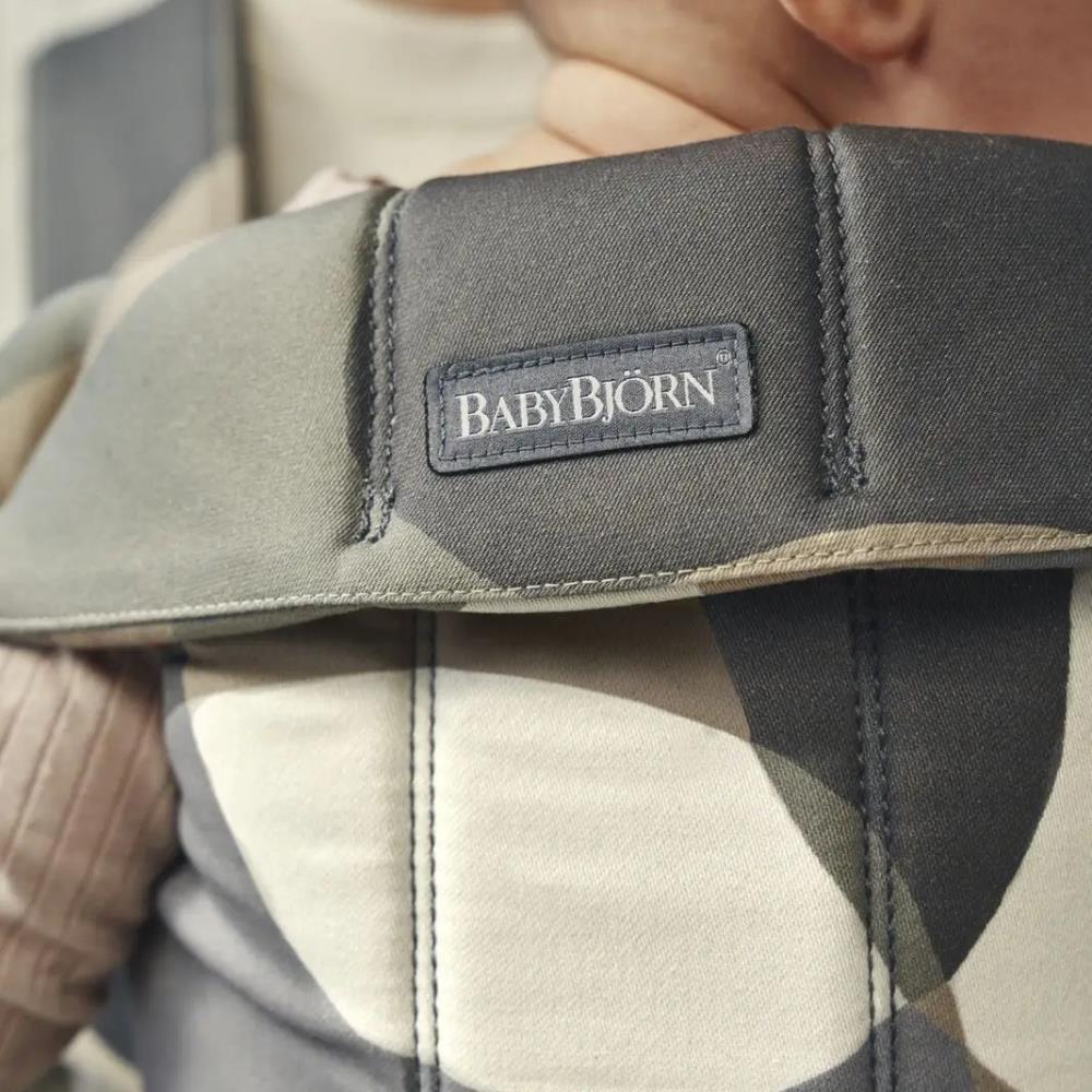 Marsúpio/Porta-Bebés BabyBjörn Mini Algodão Khaki/Green Print - Image 6