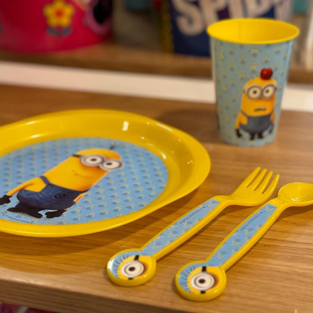 Kit para Festa de Plástico Minions - 12 Peças - Image 6