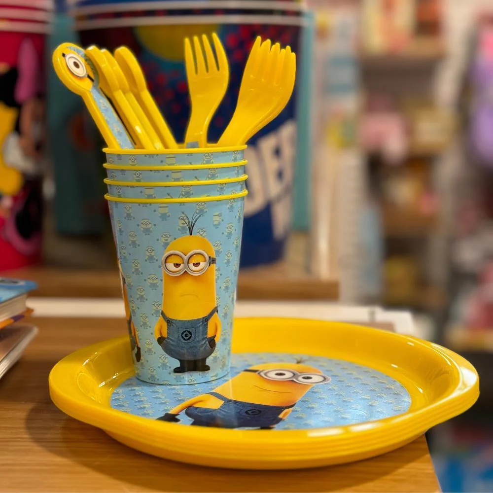 Kit para Festa de Plástico Minions - 12 Peças - Image 7