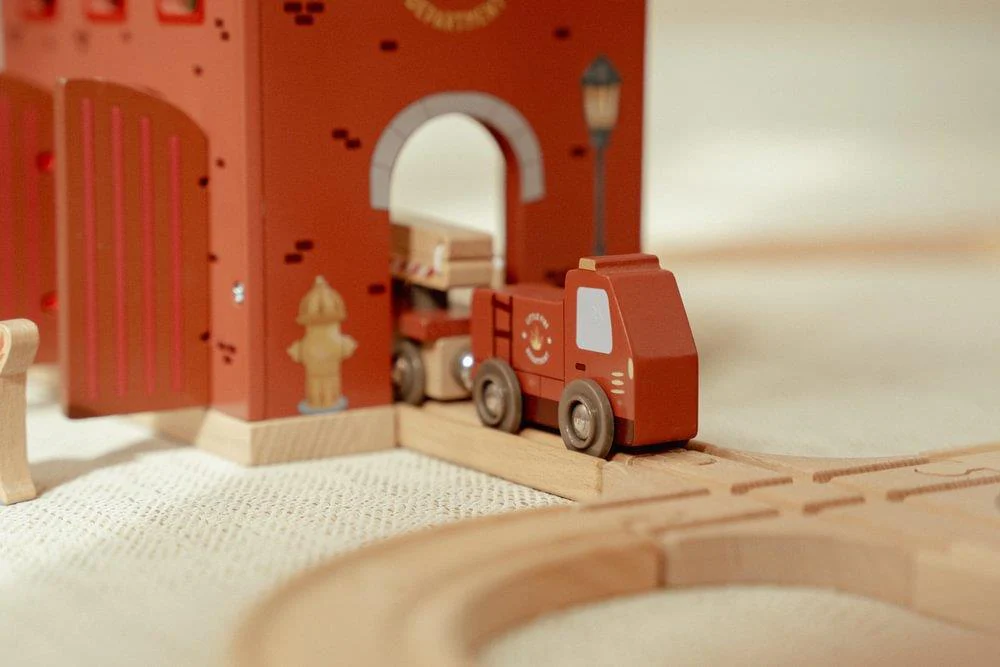 Quartel Bombeiros com Figuras em Madeira LittleDutch - Image 10
